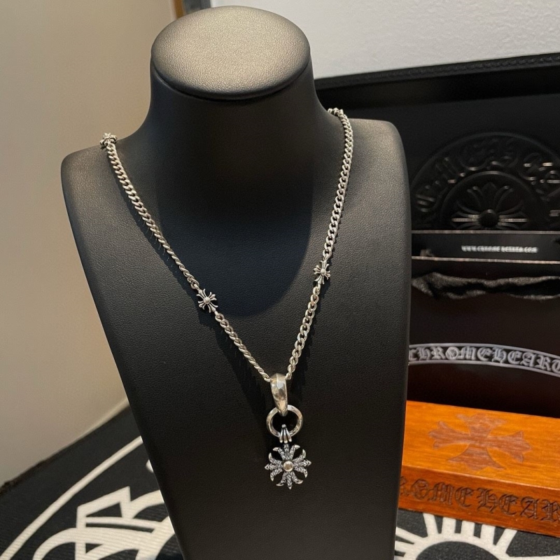 Ch*0me He**ts necklaces